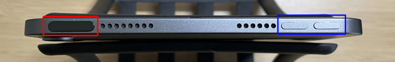 Touch ID（赤枠）が本体上部に移動したことで画面サイズが大きくなった。
iPad mini6では音量ボタンも本体上部に移動している。